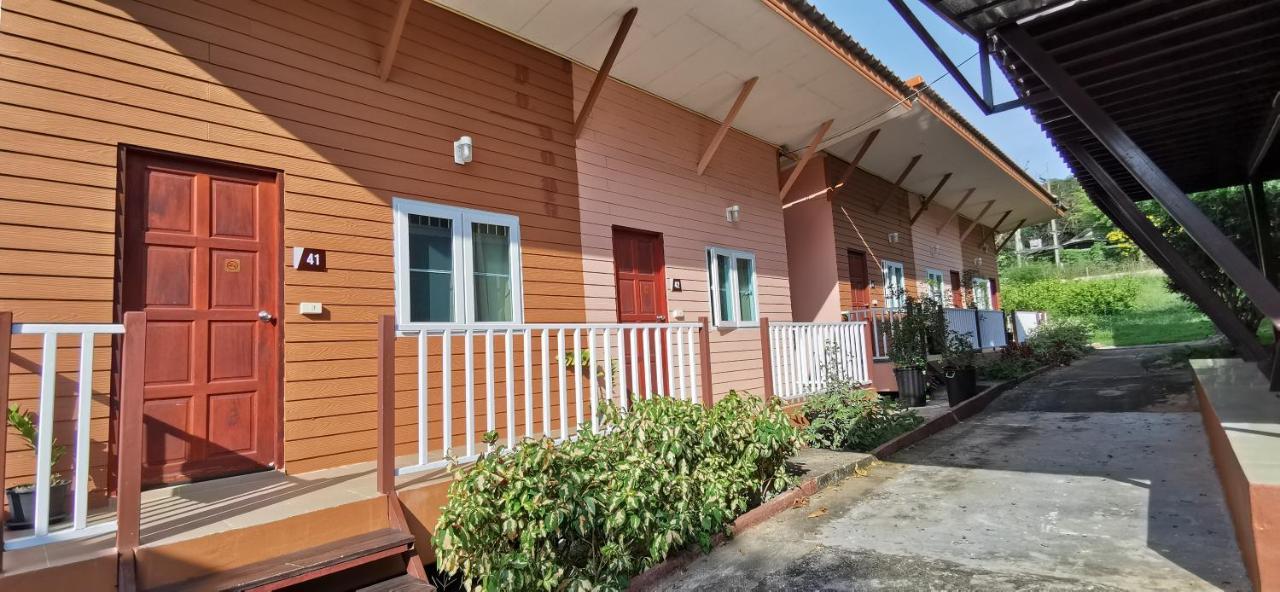 Baan Pordee Homestay Phayayen Ngoại thất bức ảnh