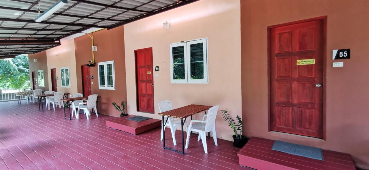 Baan Pordee Homestay Phayayen Ngoại thất bức ảnh