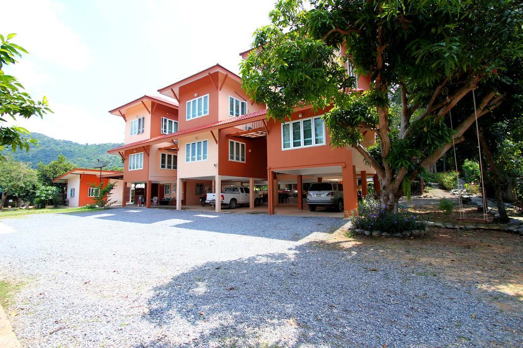 Baan Pordee Homestay Phayayen Ngoại thất bức ảnh