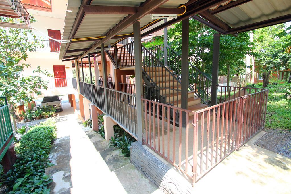 Baan Pordee Homestay Phayayen Ngoại thất bức ảnh